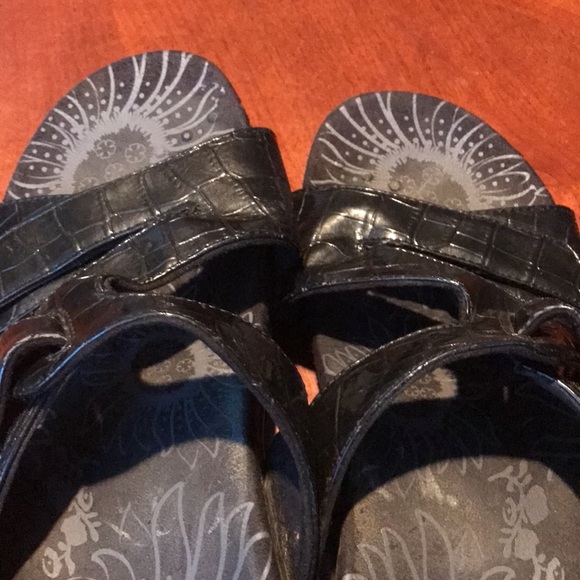 Vionic black leather strappy sandals size 7 - Picture 10 of 13